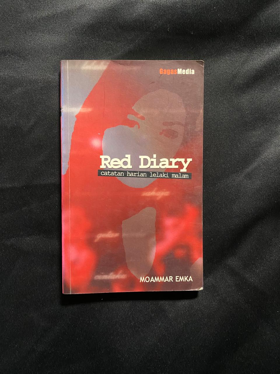 Red Diary: Catatan Harian Lelaki Malam